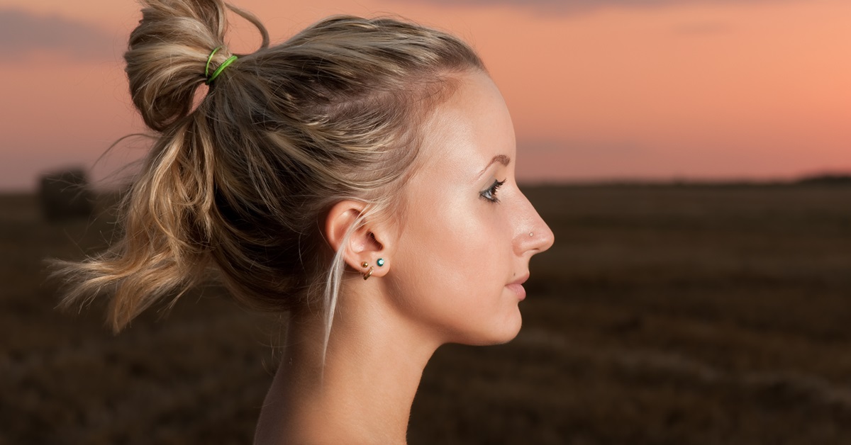 Beauty or Bust? Exploring the Pros and Cons of Earlobe Rejuvenation