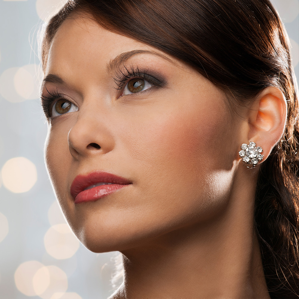 A beautiful woman with good skin.